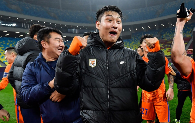 包含集结日摩纳哥调整名单：德甲节点到来；球迷炸锅；数据趋势出现新变化的词条