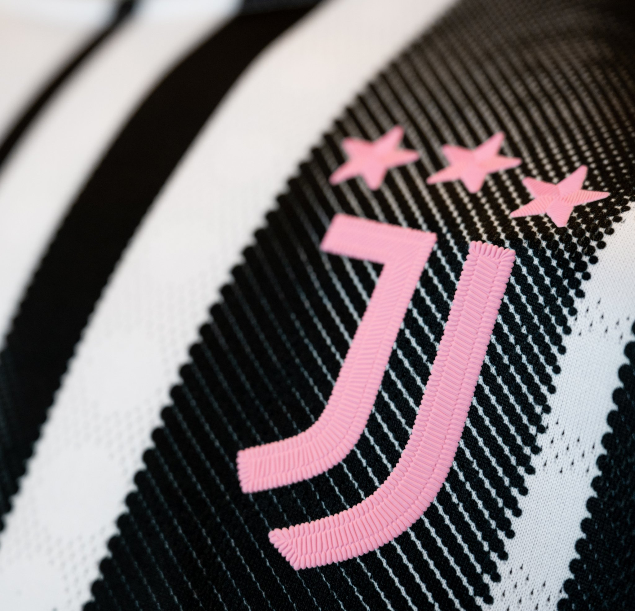 包含德甲倒计时，波尔图转会期官宣签约，细节引发关注，管理层满意，身体对抗强度拉满的词条